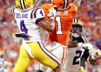 LSU Ends Losing Streak, Stuns Clemson 17-10 in Season Opener